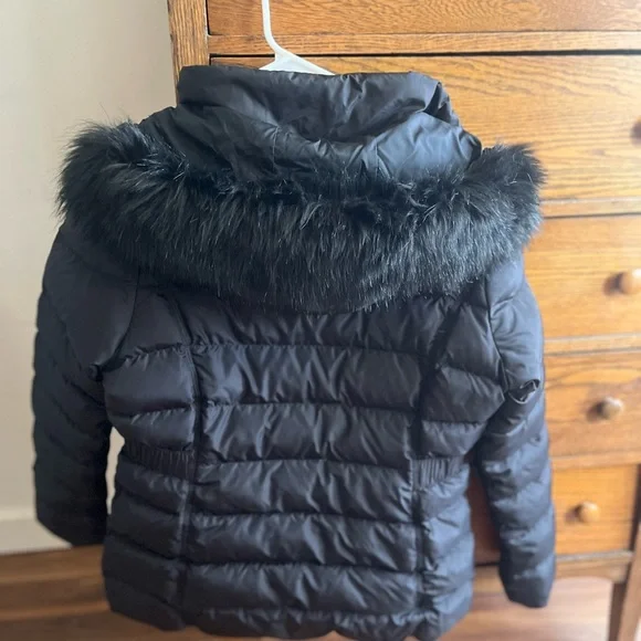 Women's Black Puffer Jacket with Faux Fur Hood - Picture 4 of 4